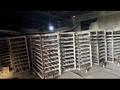 赤いタイルを燃やすプレート炉